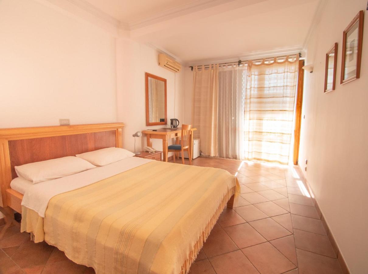 Apartments And Rooms Levantin Inn 스베티스테판 외부 사진