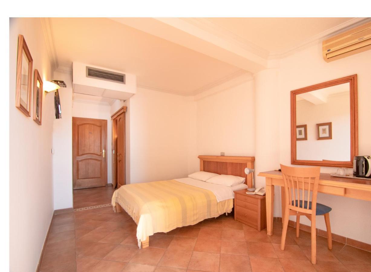 Apartments And Rooms Levantin Inn 스베티스테판 외부 사진