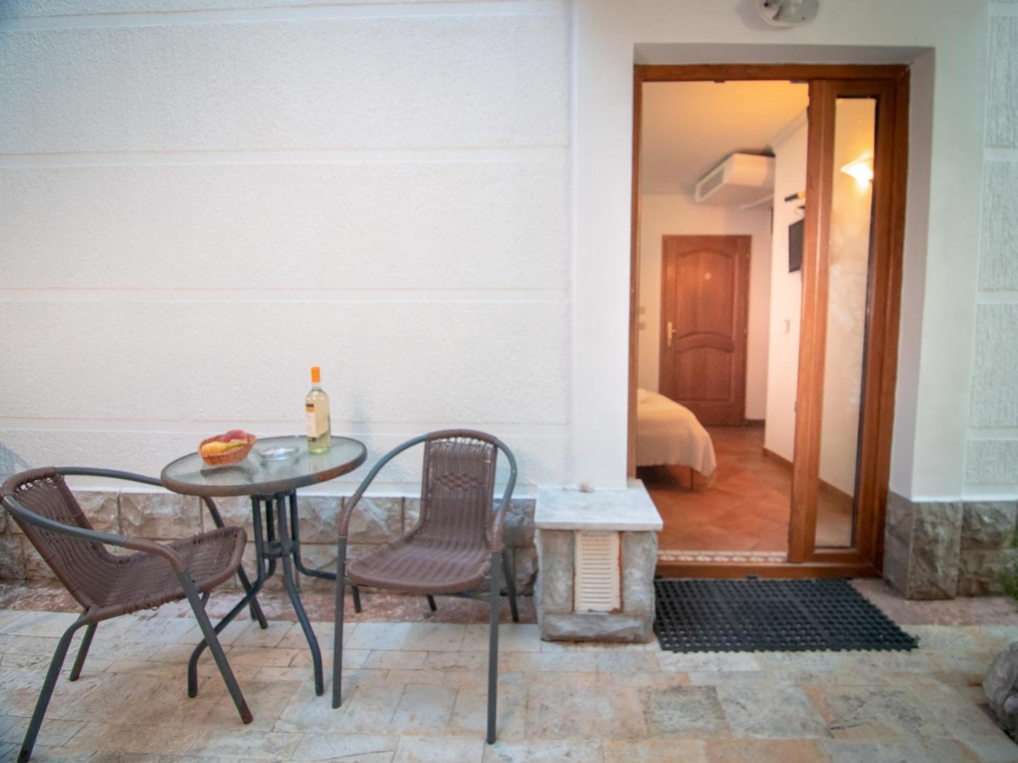 Apartments And Rooms Levantin Inn 스베티스테판 외부 사진