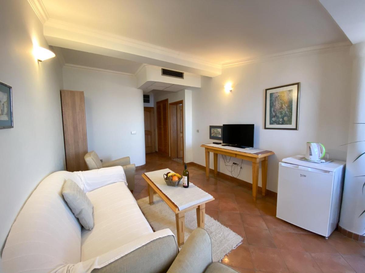 Apartments And Rooms Levantin Inn 스베티스테판 외부 사진